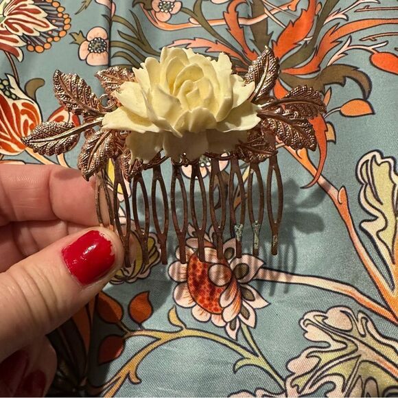 Ivory Rose Hair Comb - Picture 2 of 7